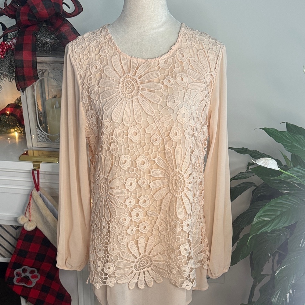 Elegant Floral Lace Women's Blouse